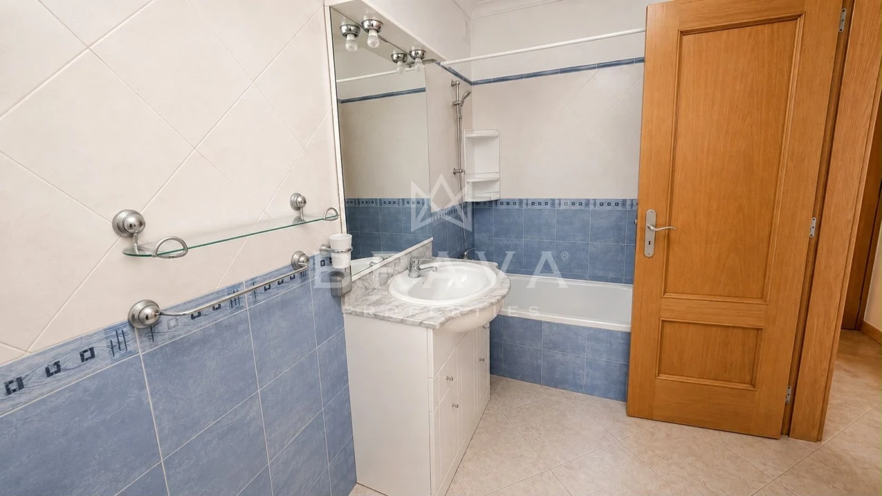 Apartamento T2 para Venda em Olhão Foto 14