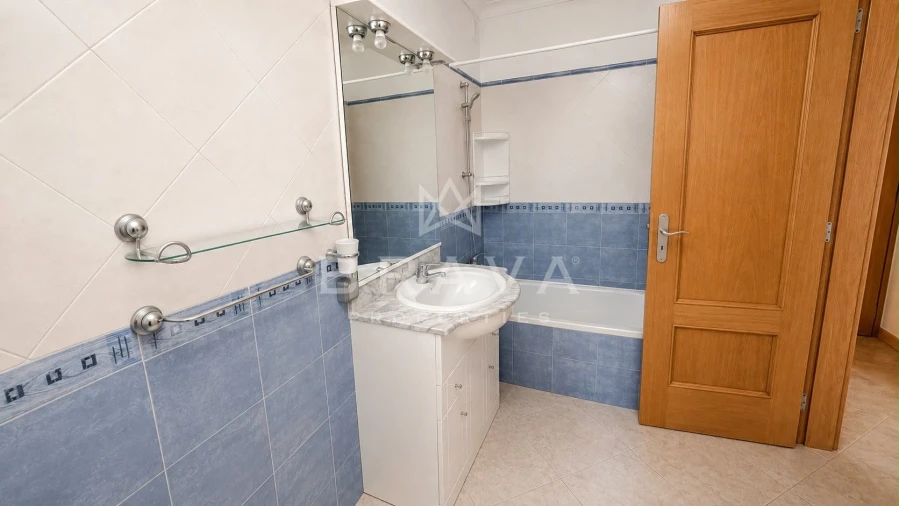 Apartamento T2 para Venda em Olhão Foto 14