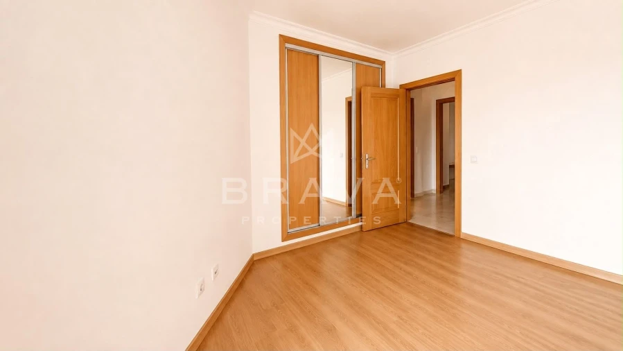 Apartamento T2 para Venda em Olhão Foto 5