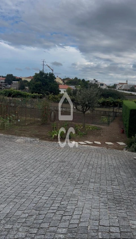 Moradia T4 para Venda em Santa Marta de Portuzelo