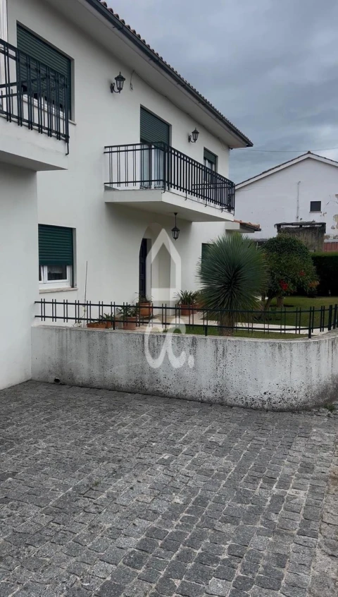 Moradia T4 para Venda em Santa Marta de Portuzelo