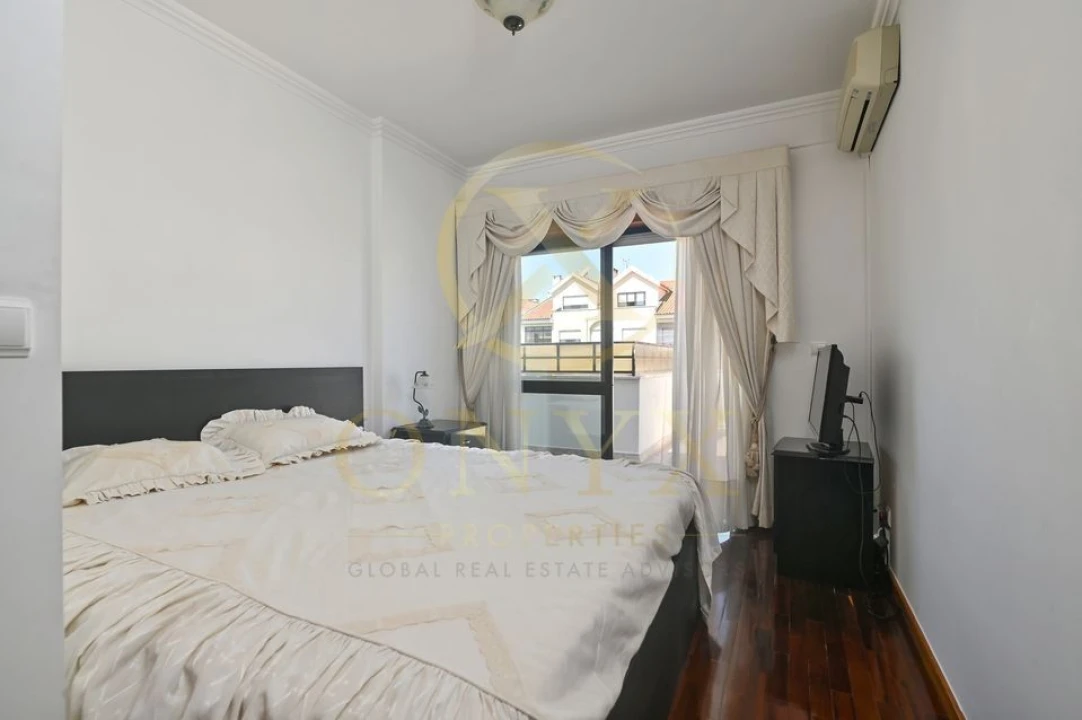 Apartamento T4 para Venda em Carcavelos e Parede Foto 27