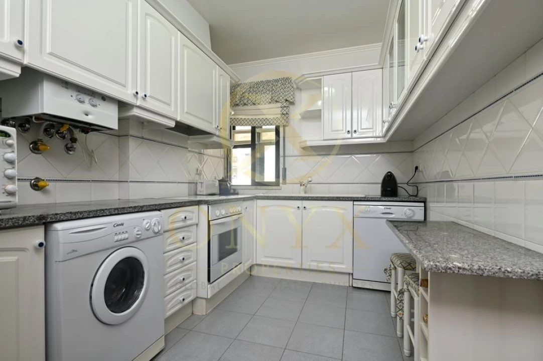 Apartamento T4 para Venda em Carcavelos e Parede Foto 9