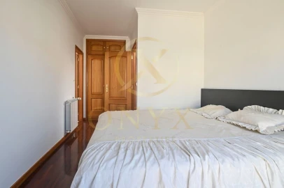 Apartamento T4 para Venda em Carcavelos e Parede