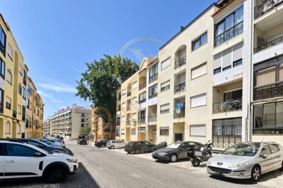 Apartamento T4 para Venda em Carcavelos e Parede