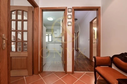 Apartamento T4 para Venda em Carcavelos e Parede