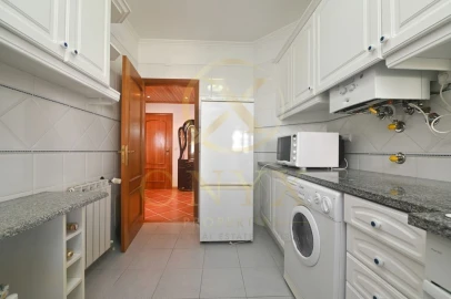 Apartamento T4 para Venda em Carcavelos e Parede