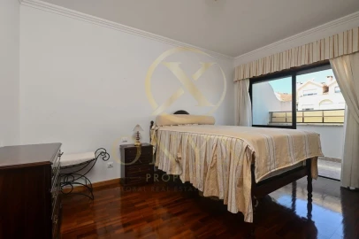 Apartamento T4 para Venda em Carcavelos e Parede