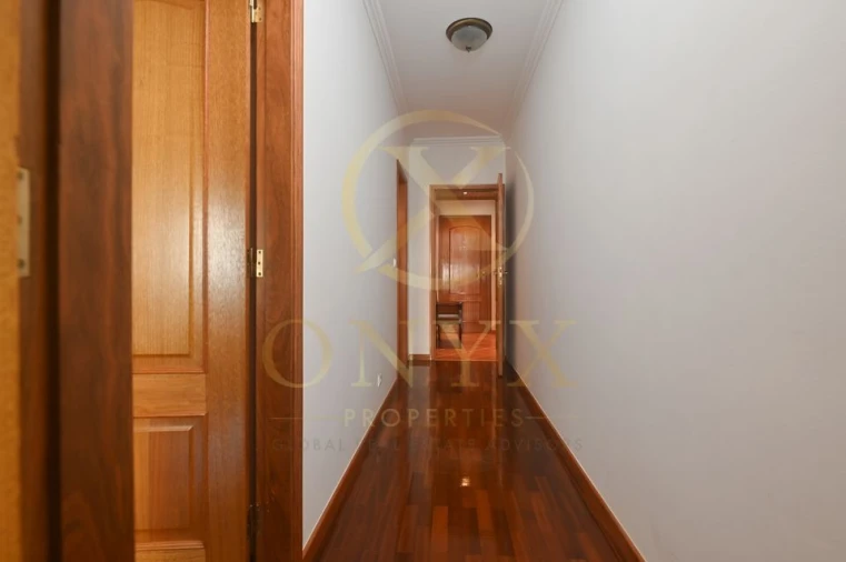 Apartamento T4 para Venda em Carcavelos e Parede Foto 19