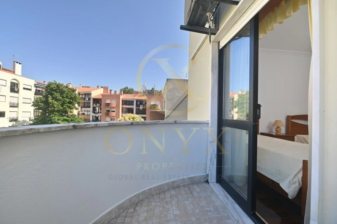 Apartamento T4 para Venda em Carcavelos e Parede Foto 16