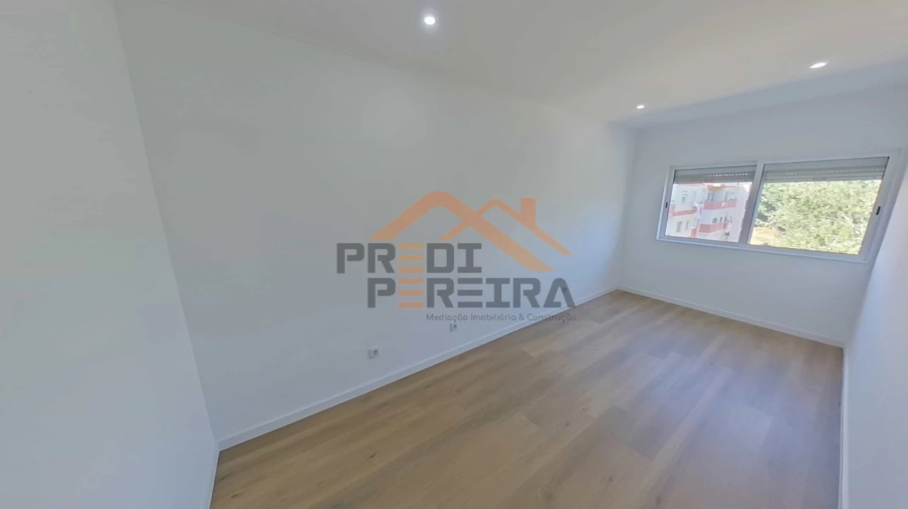Apartamento T1 para Venda em Odivelas Foto 14