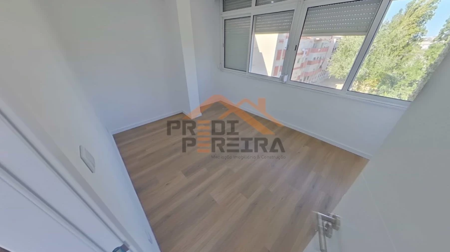 Apartamento T1 para Venda em Odivelas Foto 11