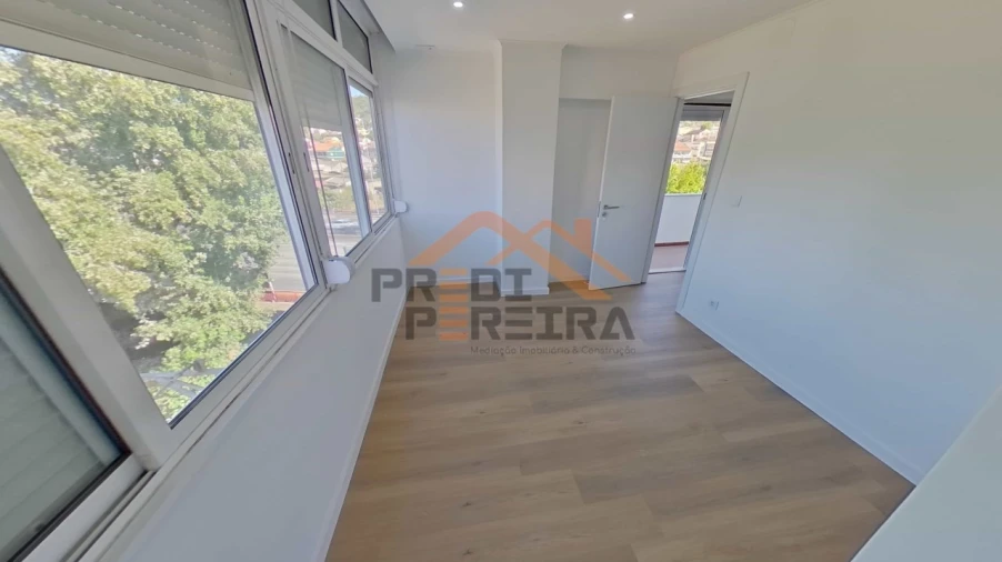 Apartamento T1 para Venda em Odivelas Foto 16