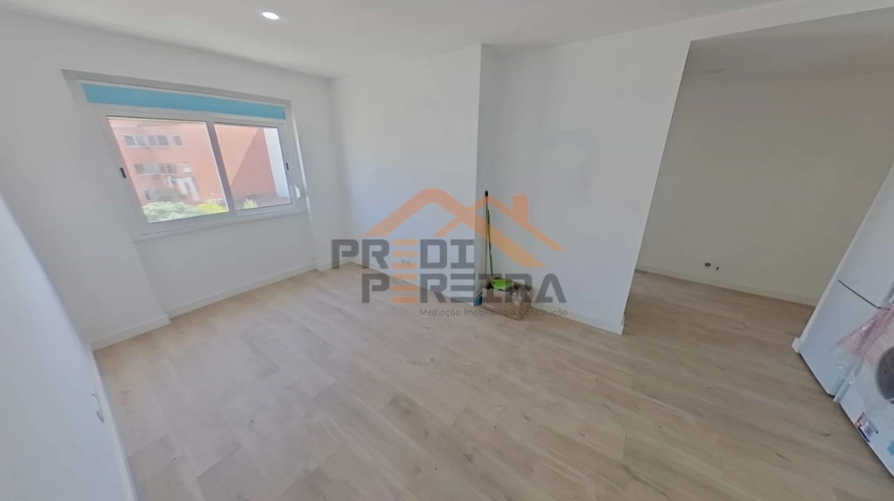Apartamento T2 para Venda em Odivelas Foto 5