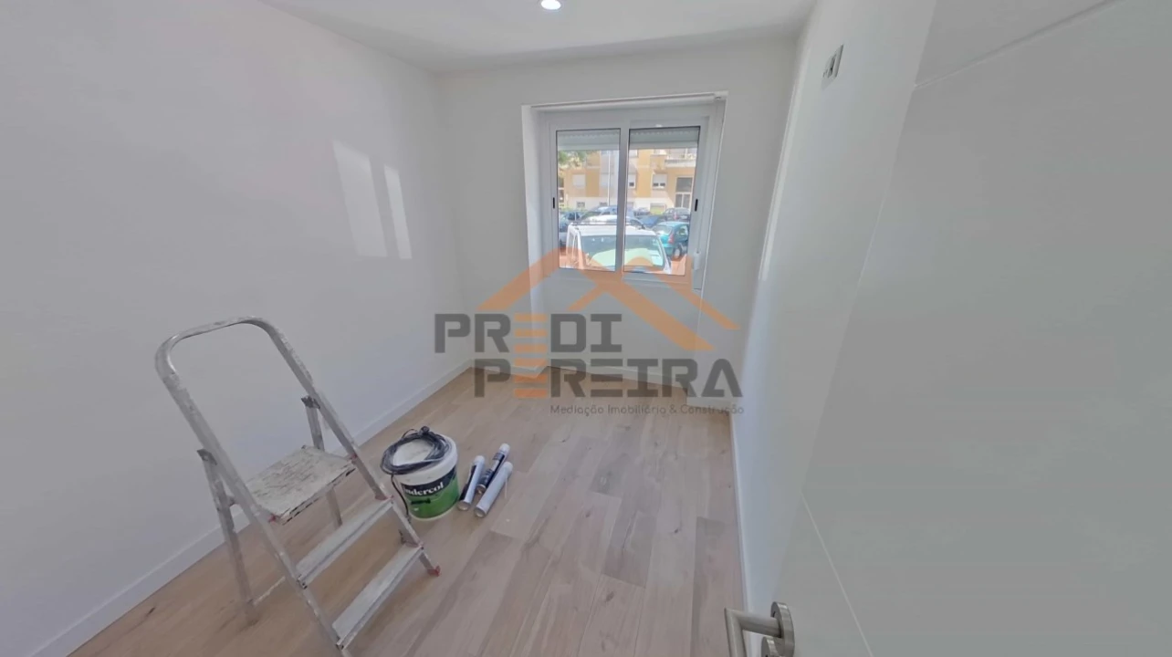 Apartamento T2 para Venda em Odivelas Foto 13
