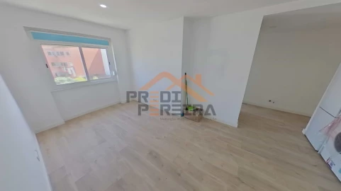 Apartamento T2 para Venda em Odivelas