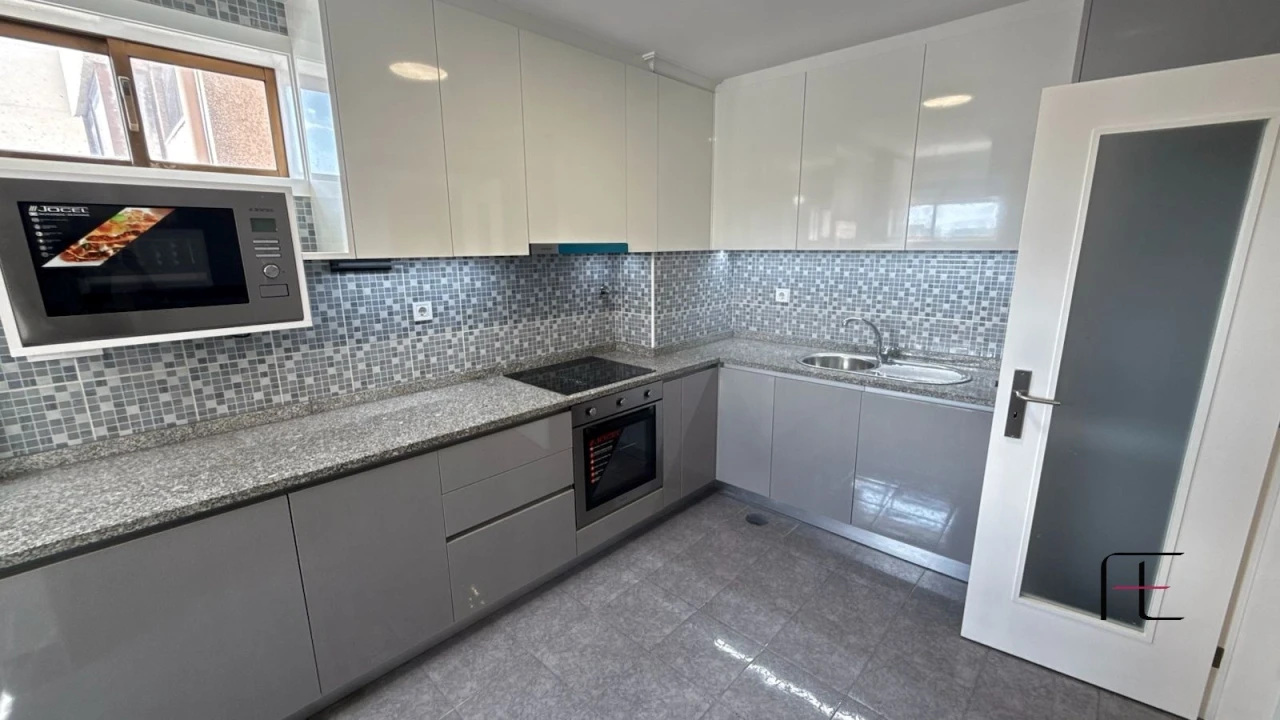 Apartamento T2 para Venda em Rio Tinto Foto 3