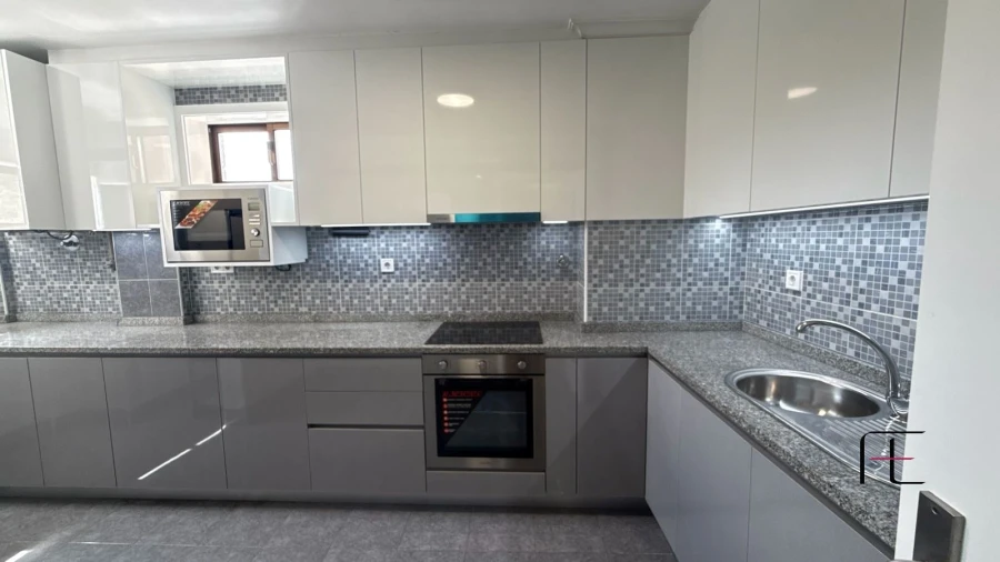 Apartamento T2 para Venda em Rio Tinto Foto 2
