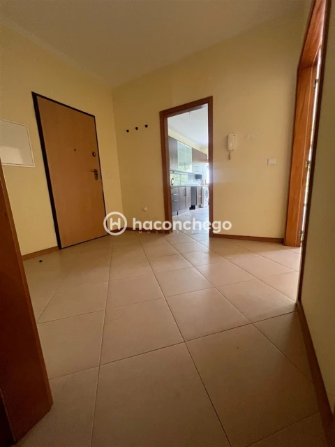 Apartamento T2 para Arrendamento em Oliveira