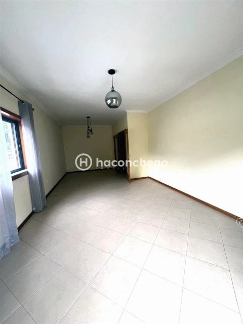 Apartamento T2 para Arrendamento em Oliveira