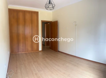 Apartamento T2 para Arrendamento em Oliveira