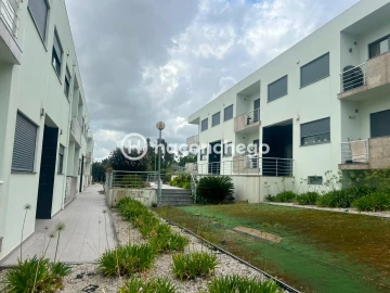 Apartamento T2 para Arrendamento em Oliveira
