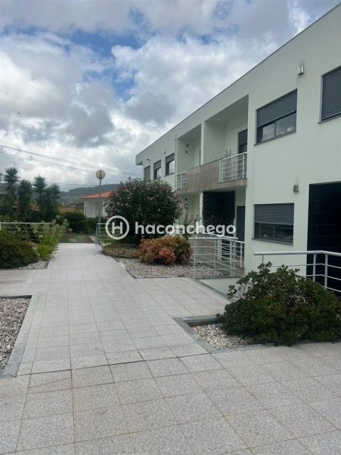 Apartamento T2 para Arrendamento em Oliveira