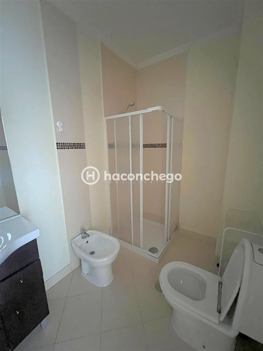 Apartamento T2 para Arrendamento em Oliveira Foto 15