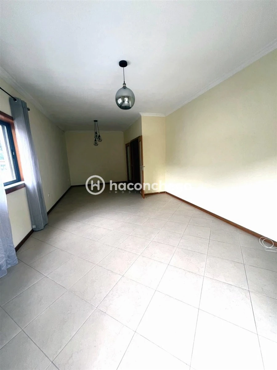 Apartamento T2 para Arrendamento em Oliveira Foto 11