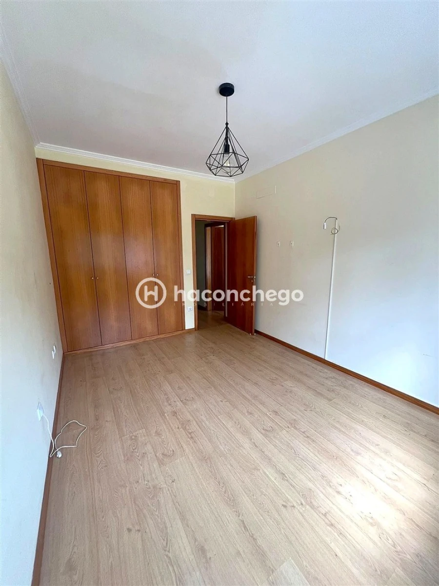 Apartamento T2 para Arrendamento em Oliveira Foto 16
