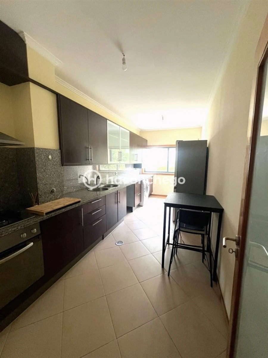 Apartamento T2 para Arrendamento em Oliveira Foto 7