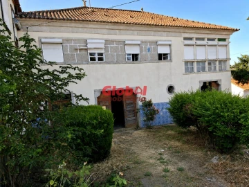 Moradia T4 para Venda em Penso e Freixinho