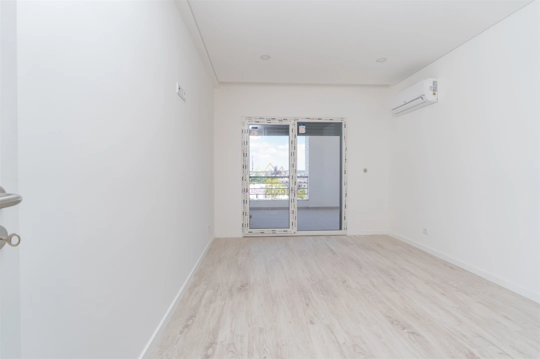 Apartamento T2 para Venda em Seixal, Arrentela e Aldeia de Paio Pires Foto 14