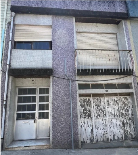 Moradia T3 para Venda em Lordelo do Ouro e Massarelos