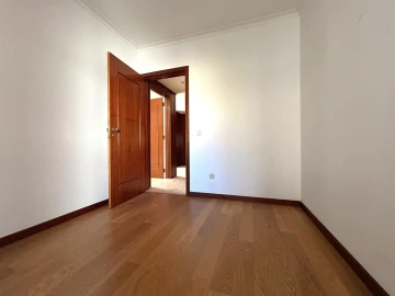 Apartamento T4 para Arrendamento em Aldoar, Foz do Douro e Nevogilde