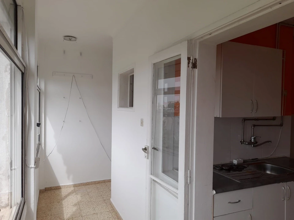 Apartamento T4 para Arrendamento em Santo Antonio dos Olivais Foto 8
