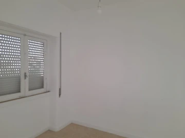 Apartamento T4 para Arrendamento em Santo Antonio dos Olivais