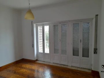 Apartamento T4 para Arrendamento em Santo Antonio dos Olivais