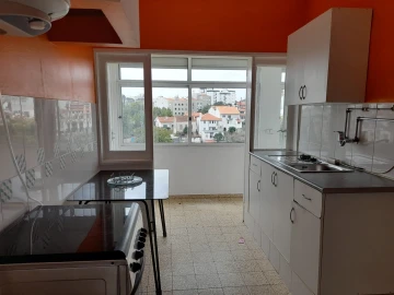 Apartamento T4 para Arrendamento em Santo Antonio dos Olivais