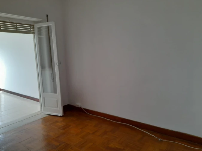 Apartamento T4 para Arrendamento em Santo Antonio dos Olivais Foto 12