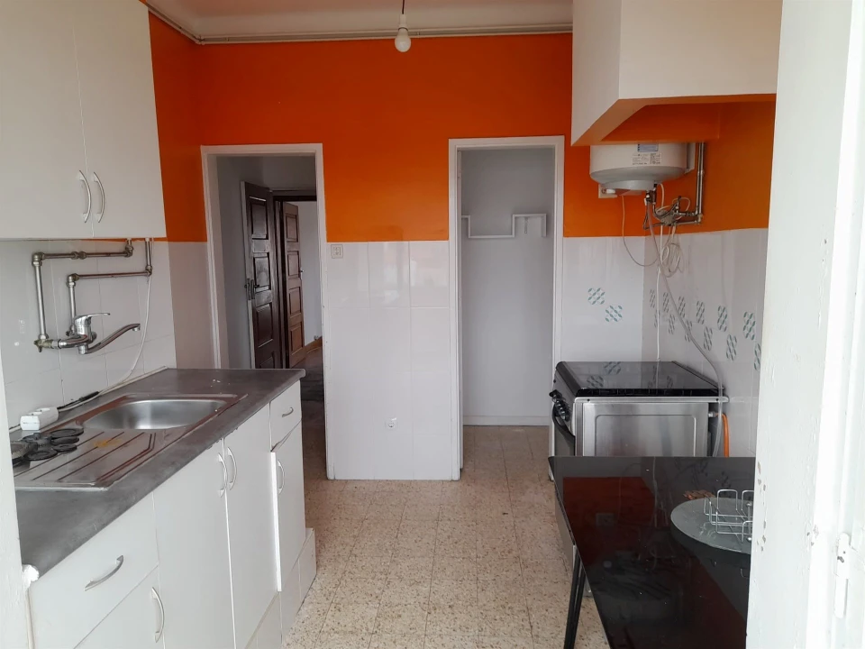 Apartamento T4 para Arrendamento em Santo Antonio dos Olivais Foto 1