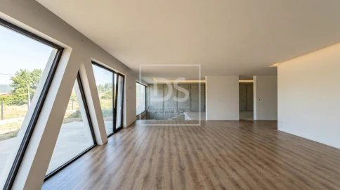 Moradia T4 para Venda em Rebordões (Souto)