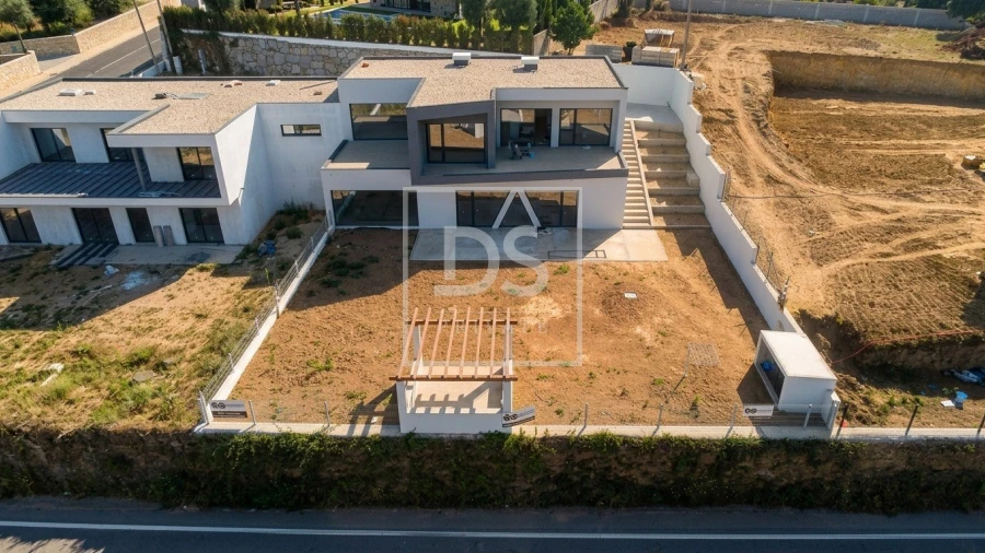 Moradia T4 para Venda em Rebordões (Souto)