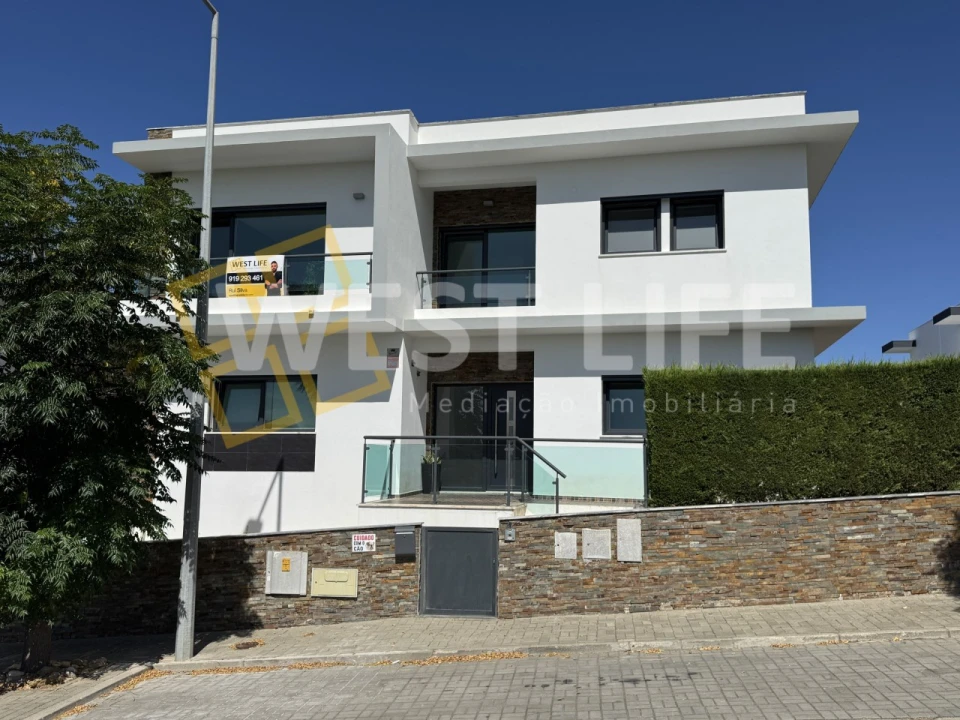 Moradia T4 para Venda em Mafra Foto 1