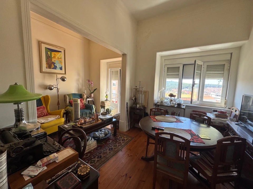 Apartamento T2 para Venda em Campolide Foto 1