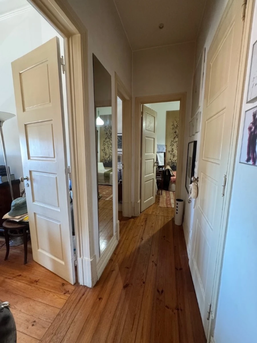 Apartamento T2 para Venda em Campolide Foto 9
