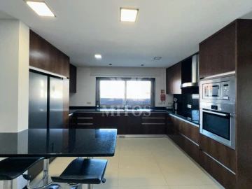 Moradia T4 para Venda em Chafe