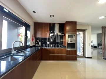 Moradia T4 para Venda em Chafe