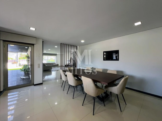 Moradia T4 para Venda em Chafe Foto 4
