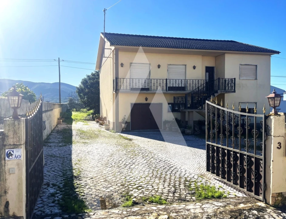 Moradia T4 para Venda em Lamas e Cercal Foto 2